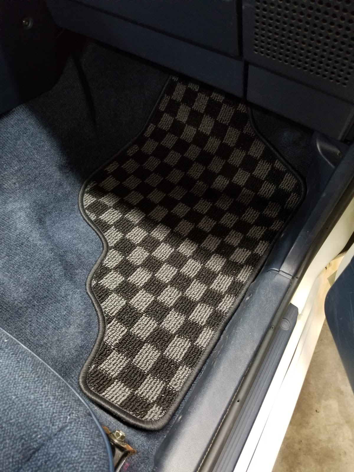 Checkered floor mats for Toyota Corolla AE86 (83-87)
