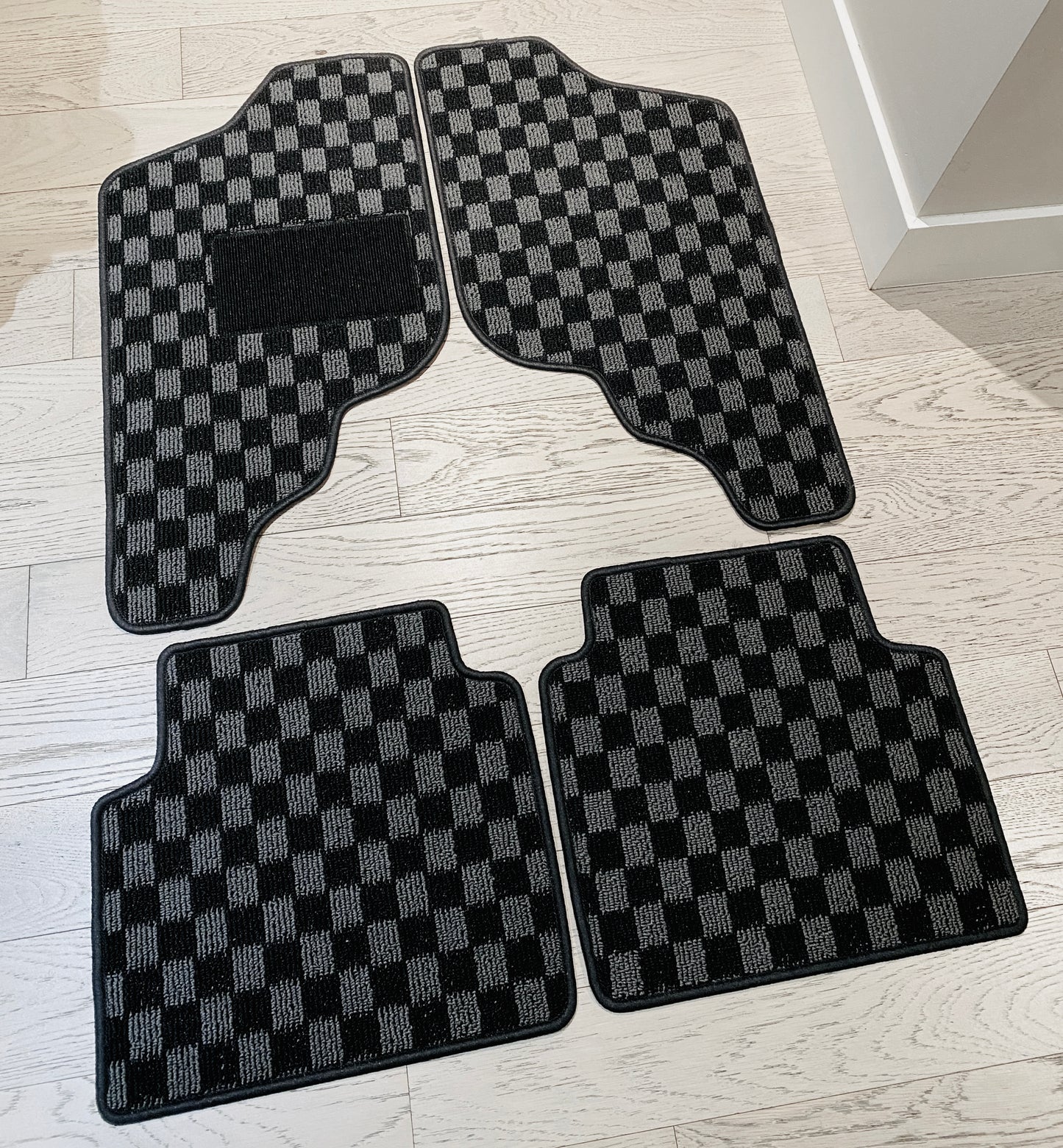 Checkered floor mats for Toyota Corolla AE86 (83-87)